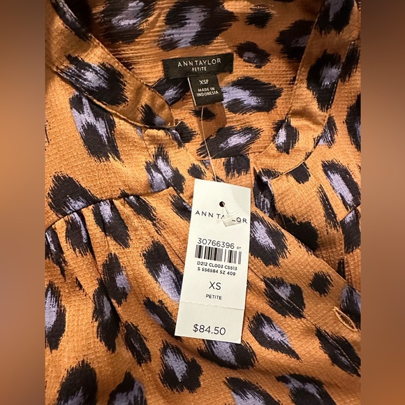 Ann Taylor Animal Print Shirred Split Neck Blouse Petite Women’s XS lightweight - Picture 3 of 3